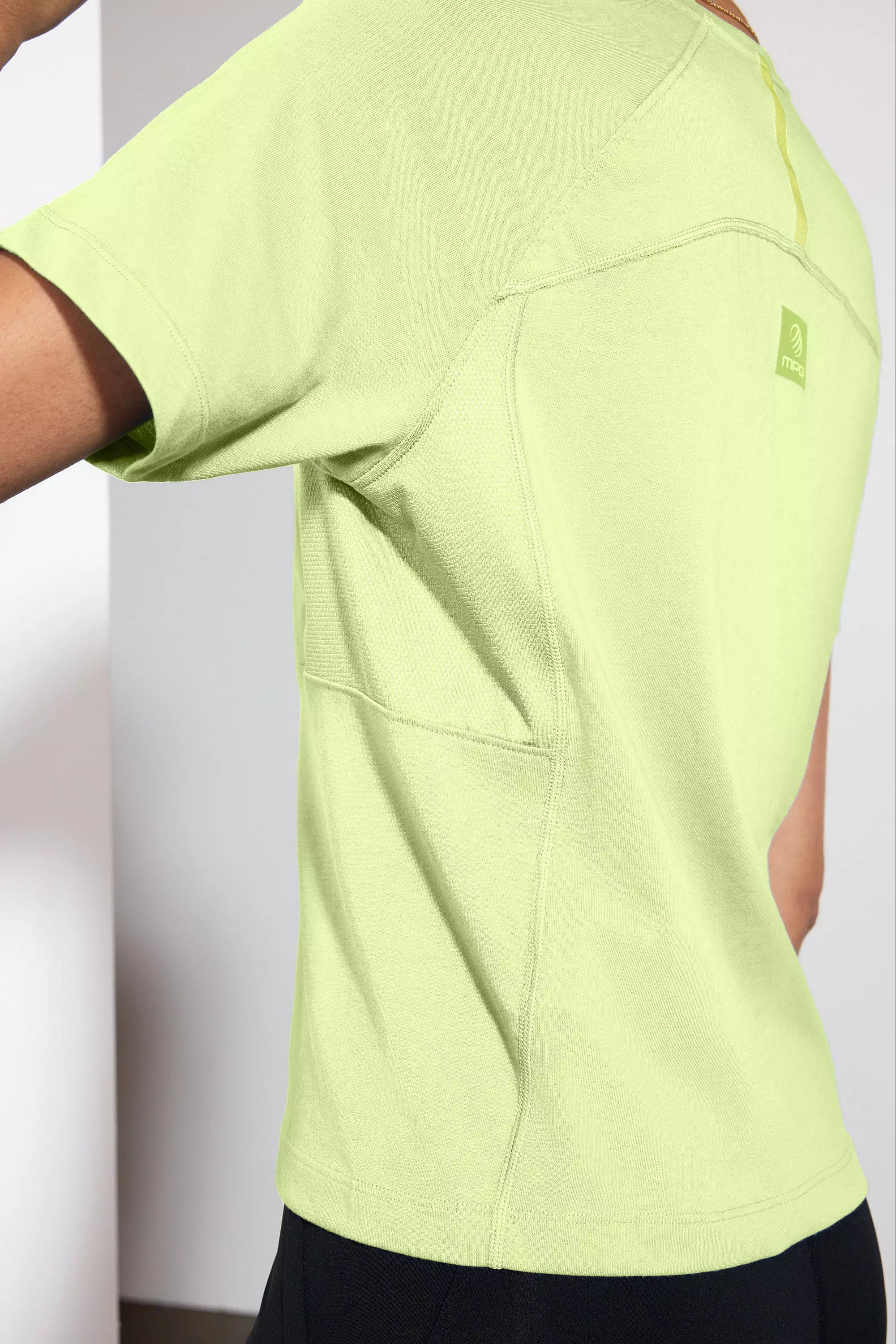 Lograr la camiseta de bolsillo con panel de malla - Shadow Lime