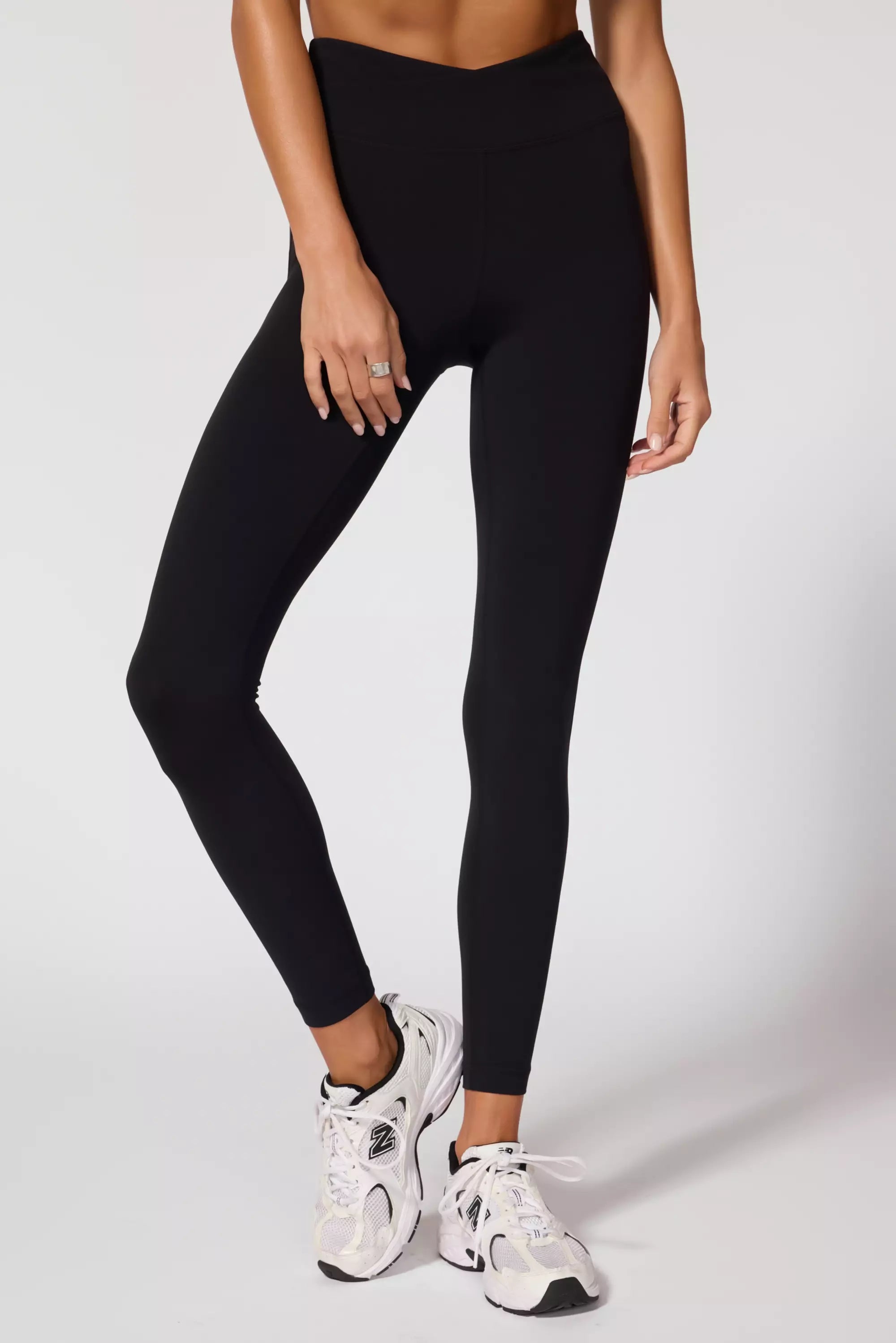 Vital Crossover Legging - Black