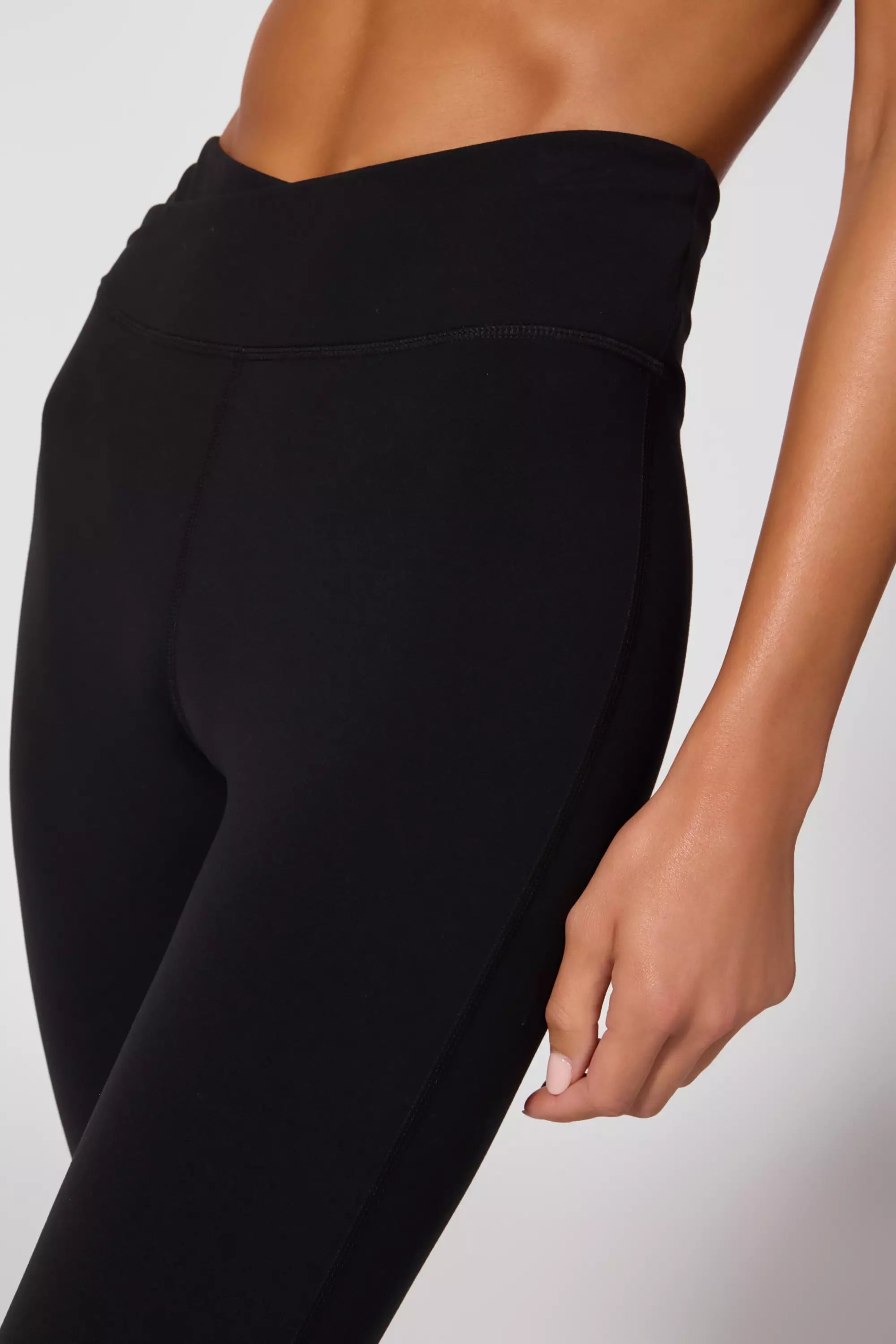 Vital Crossover Legging - Black