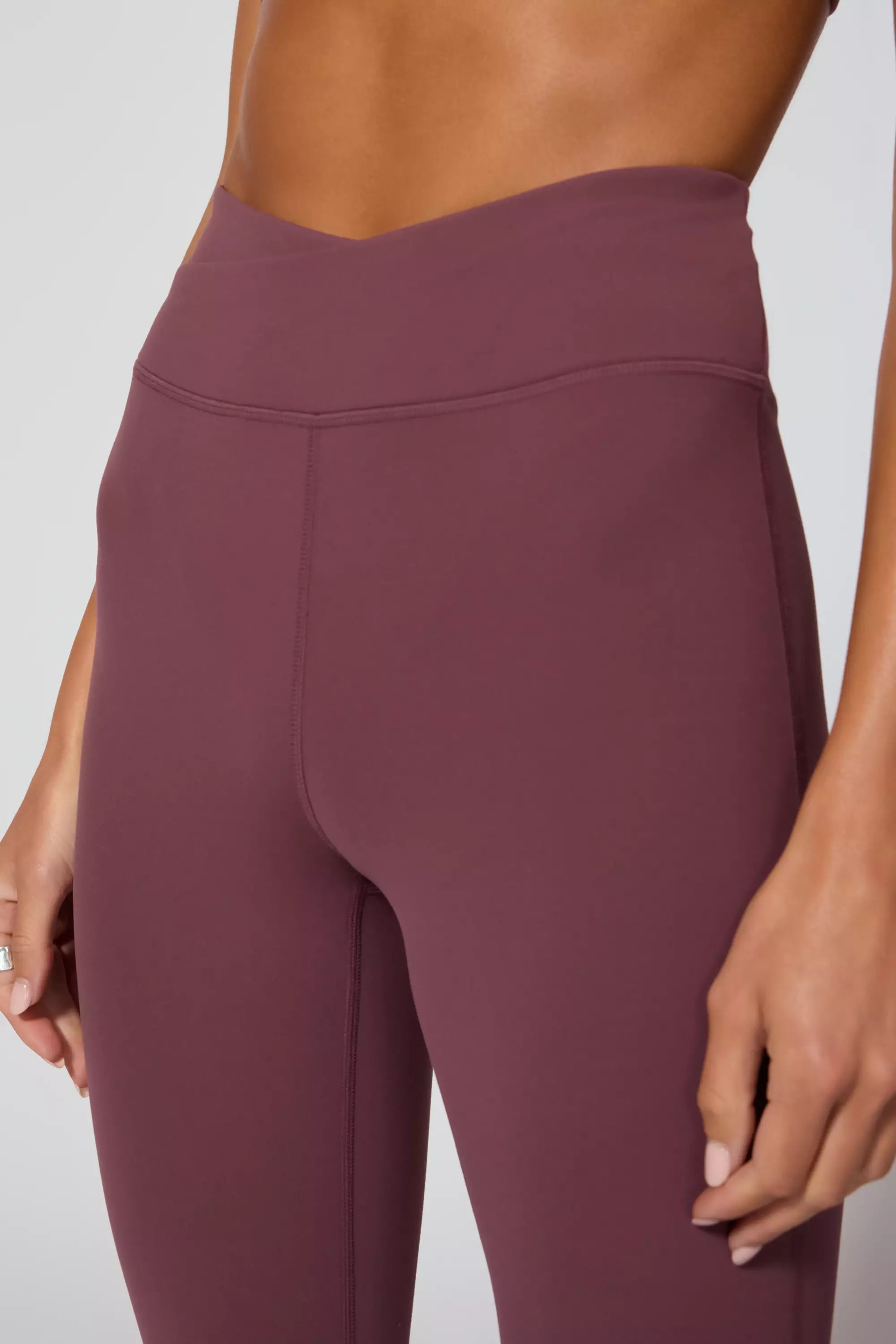 Vital Crossover Legging - Huckleberry