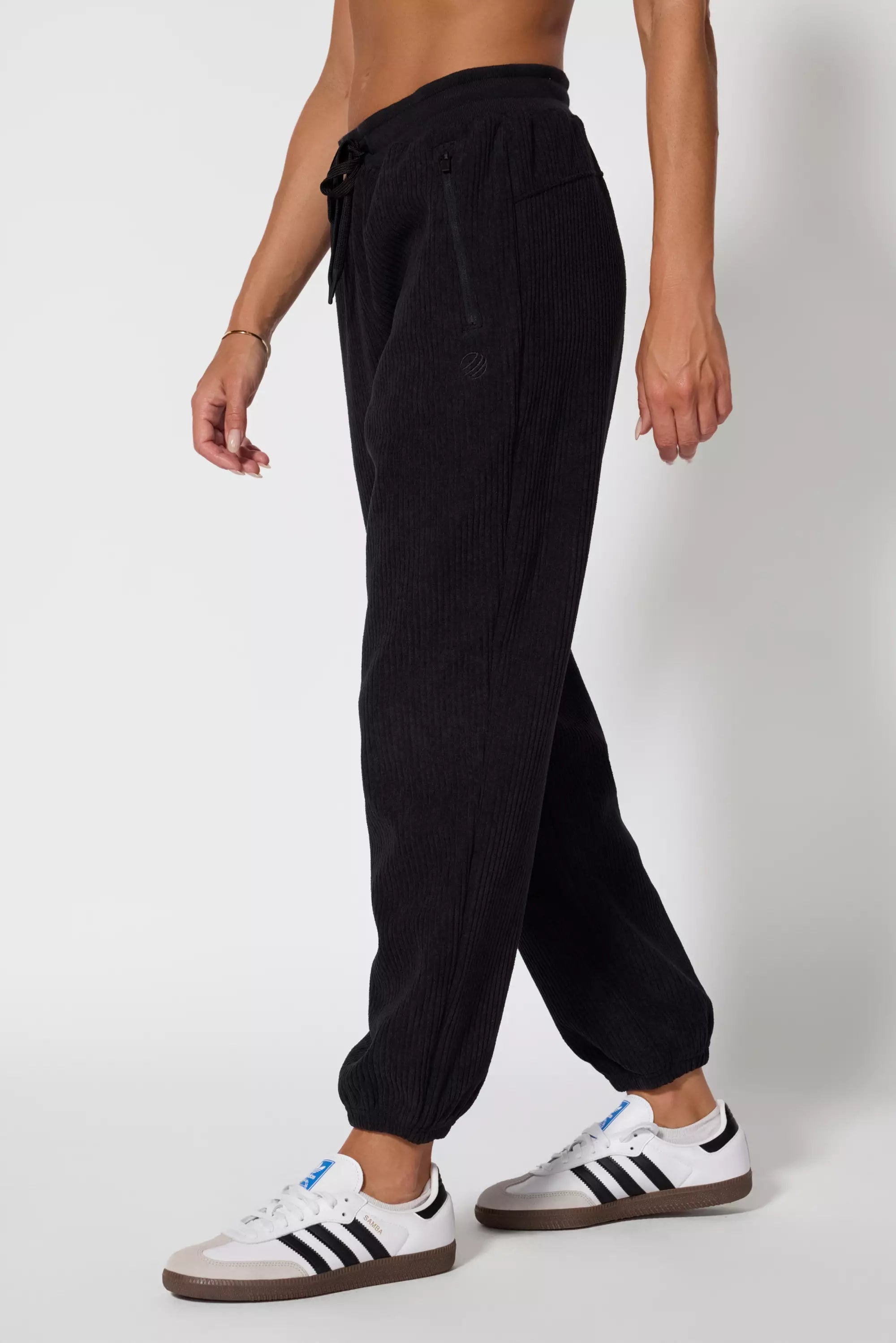 Aura Jogger - Black