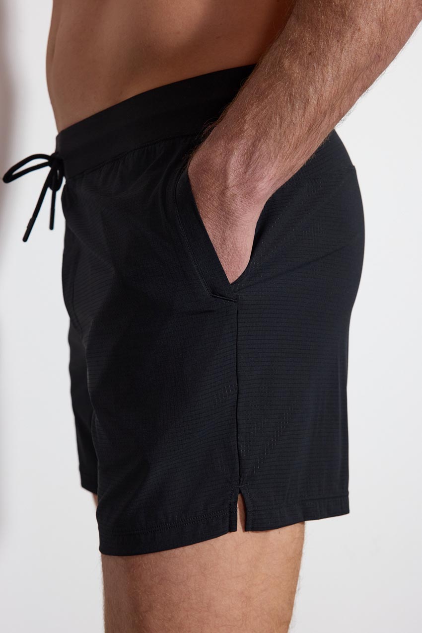 Aerate Short - 6" - Black